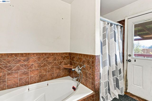 5940 Victoria Ln, Livermore, CA 94550