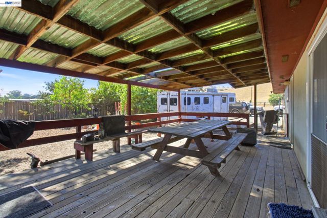 5940 Victoria Ln, Livermore, CA 94550