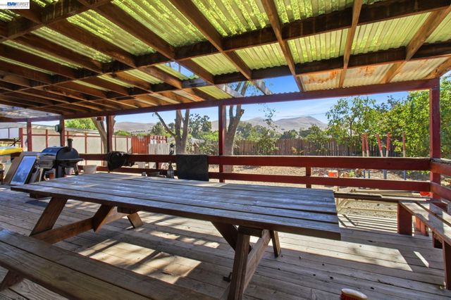 5940 Victoria Ln, Livermore, CA 94550