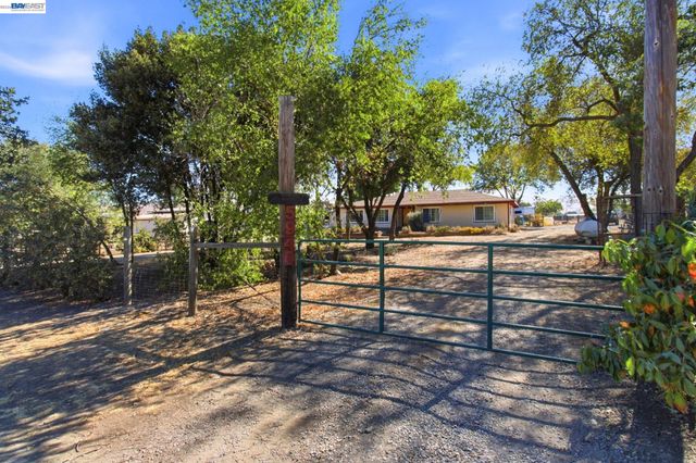 5940 Victoria Ln, Livermore, CA 94550