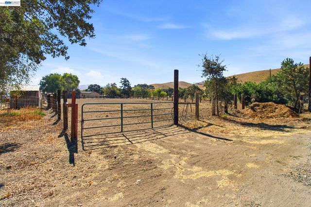 5940 Victoria Ln, Livermore, CA 94550