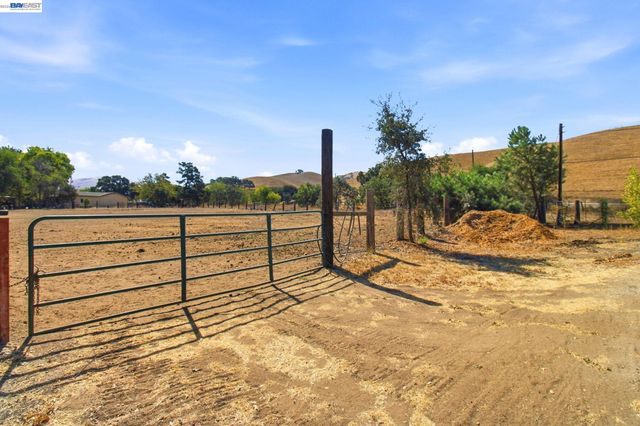 5940 Victoria Ln, Livermore, CA 94550
