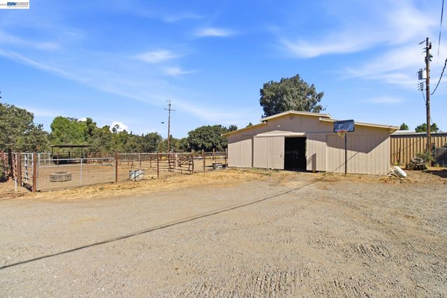 5940 Victoria Ln, Livermore, CA 94550