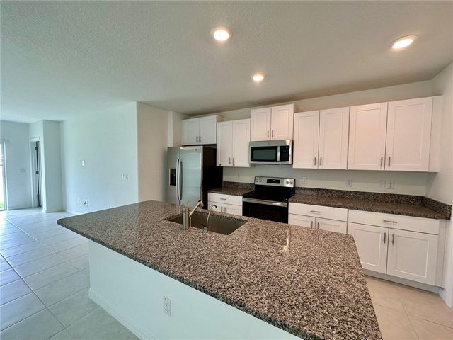 11131 RADIANT SHORE LOOP, San Antonio, FL 33576