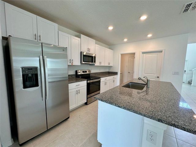 11131 RADIANT SHORE LOOP, San Antonio, FL 33576