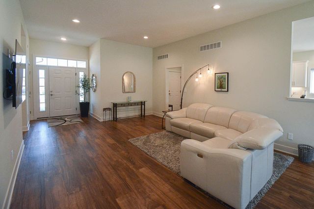 2945 Platinum Drive NE, Rochester, MN 55906