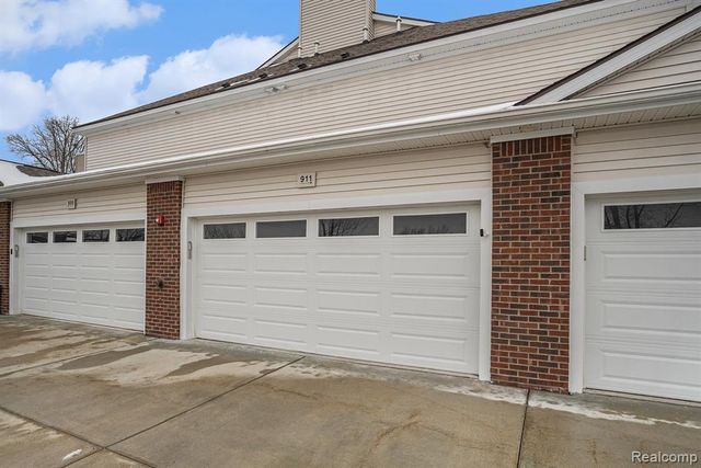 911 Watercress Lane, Fenton, MI 48430