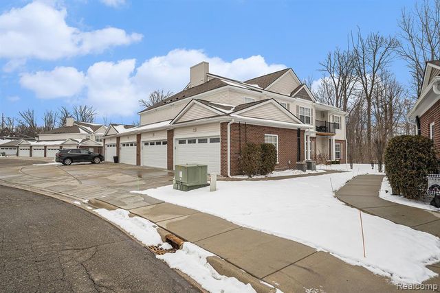 911 Watercress Lane, Fenton, MI 48430