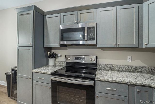 911 Watercress Lane, Fenton, MI 48430