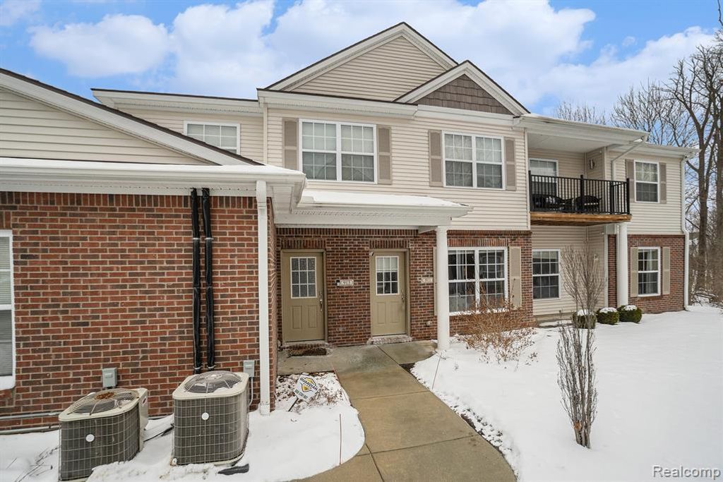 911 Watercress Lane, Fenton, MI 48430