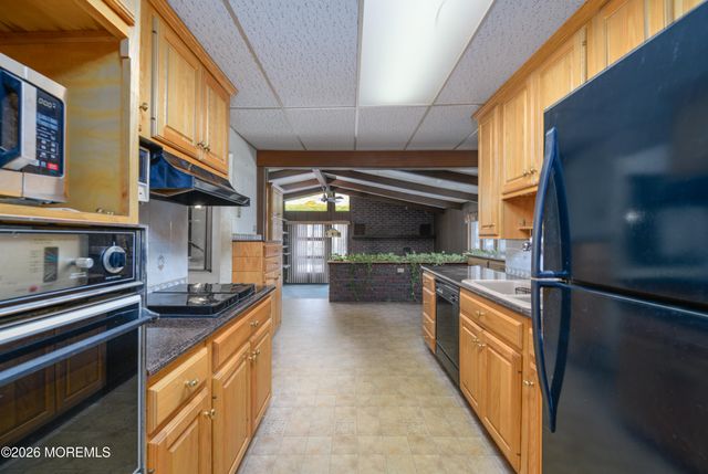 287 Linda Street, Belford, NJ 07718