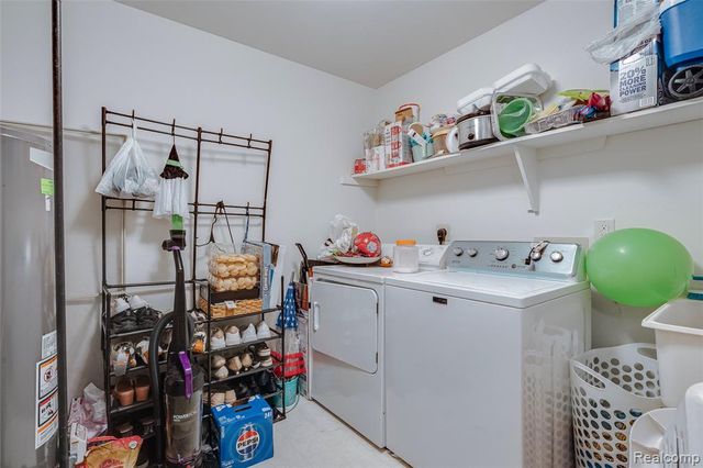 42764 Lilley Pointe Drive 165, Canton, MI 48187