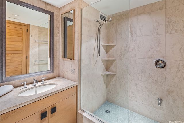 3003 Kalakaua Avenue 5B, Honolulu, HI 96815