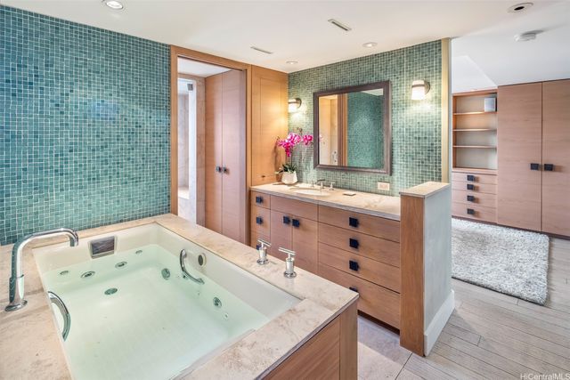 3003 Kalakaua Avenue 5B, Honolulu, HI 96815