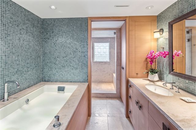 3003 Kalakaua Avenue 5B, Honolulu, HI 96815