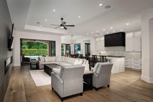 11 Karsten Creek Court, The Woodlands, TX 77389