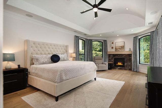 11 Karsten Creek Court, The Woodlands, TX 77389