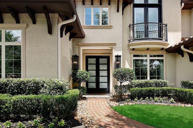 11 Karsten Creek Court, The Woodlands, TX 77389