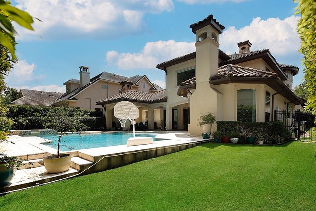 11 Karsten Creek Court, The Woodlands, TX 77389