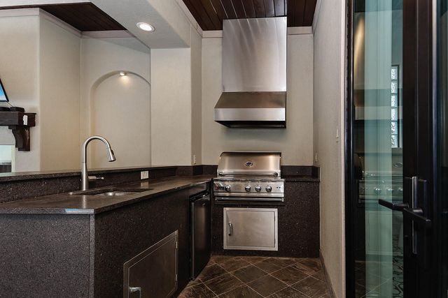 11 Karsten Creek Court, The Woodlands, TX 77389