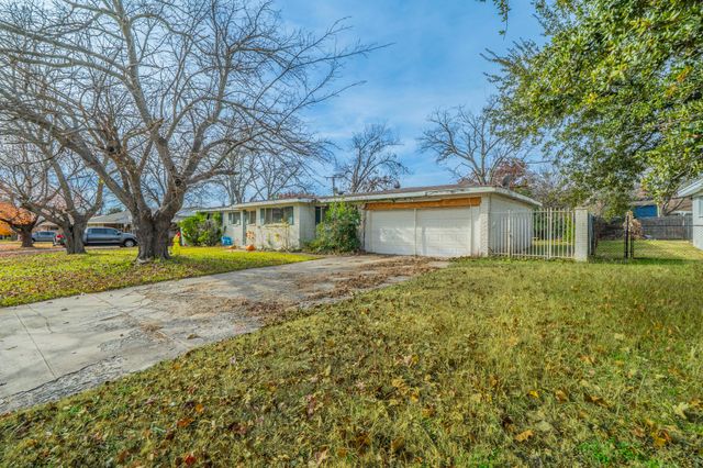3816 Springbranch Drive, Benbrook, TX 76116