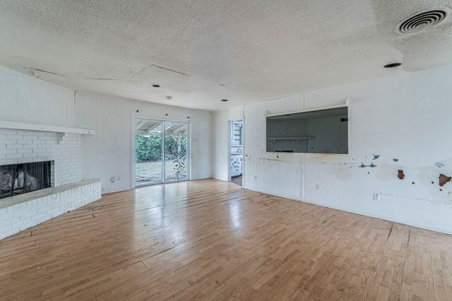 3816 Springbranch Drive, Benbrook, TX 76116