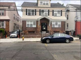 421 Leslie St, Newark City, NJ 07112