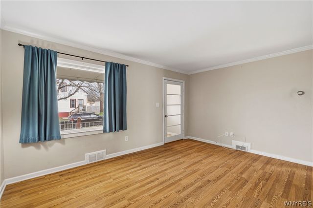 668 77th Street, Niagara Falls, NY 14304