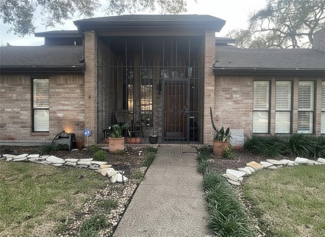 6042 Lost Creek Dr, Corpus Christi, TX 78413