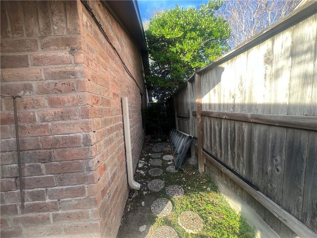 6042 Lost Creek Dr, Corpus Christi, TX 78413