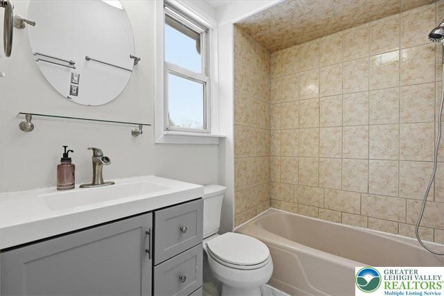 1437 Courtright Avenue, Hellertown Boro, PA 18055