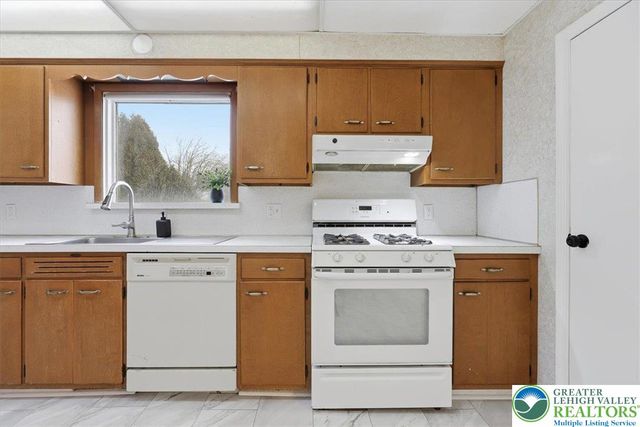 1437 Courtright Avenue, Hellertown Boro, PA 18055