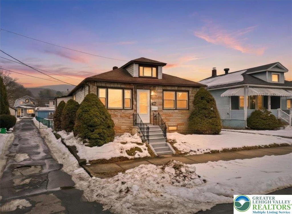 1437 Courtright Avenue, Hellertown Boro, PA 18055