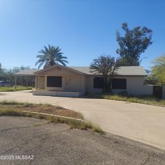 450 S Jerrie Avenue, Tucson, AZ 85711