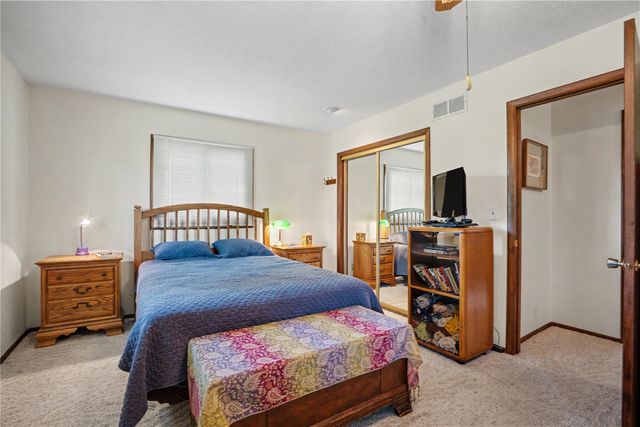 1129 25th St, Cedar Rapids, IA 52403