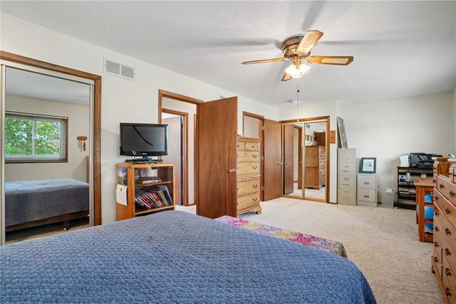 1129 25th St, Cedar Rapids, IA 52403