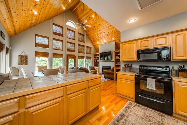 5 Bay Shore Drive, Greers Ferry, AR 72067