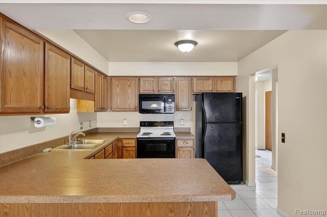 4364 S Meadow Drive, Waterford, MI 48329