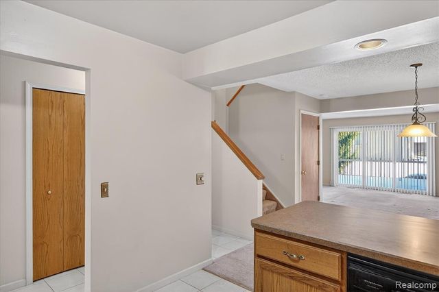 4364 S Meadow Drive, Waterford, MI 48329