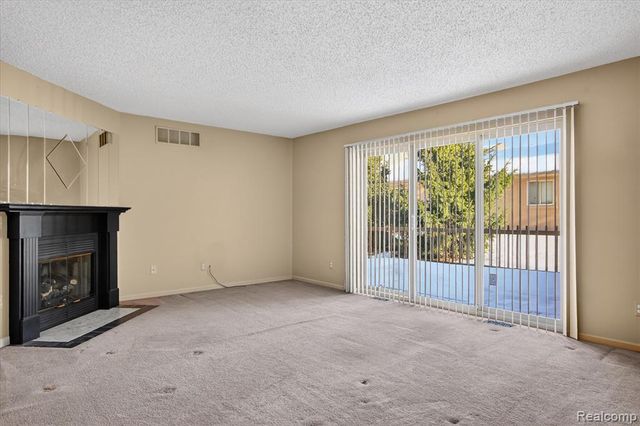 4364 S Meadow Drive, Waterford, MI 48329