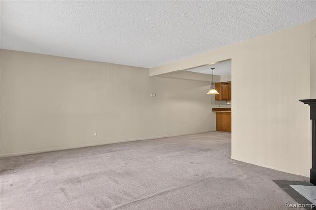 4364 S Meadow Drive, Waterford, MI 48329