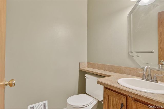 4364 S Meadow Drive, Waterford, MI 48329