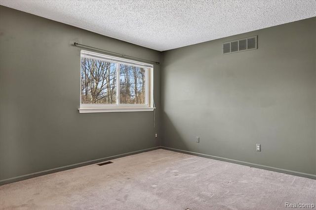 4364 S Meadow Drive, Waterford, MI 48329