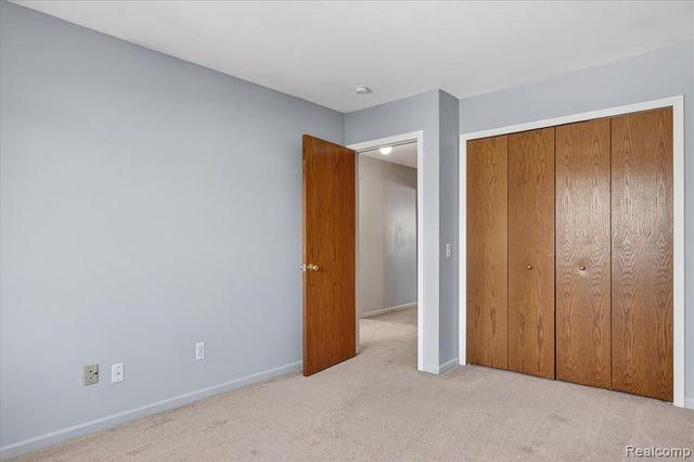 4364 S Meadow Drive, Waterford, MI 48329