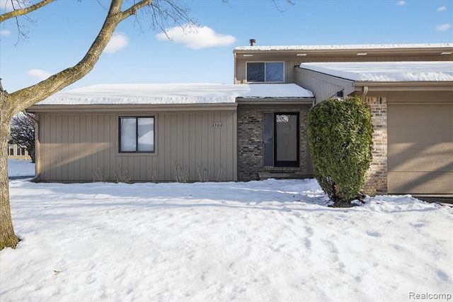 4364 S Meadow Drive, Waterford, MI 48329