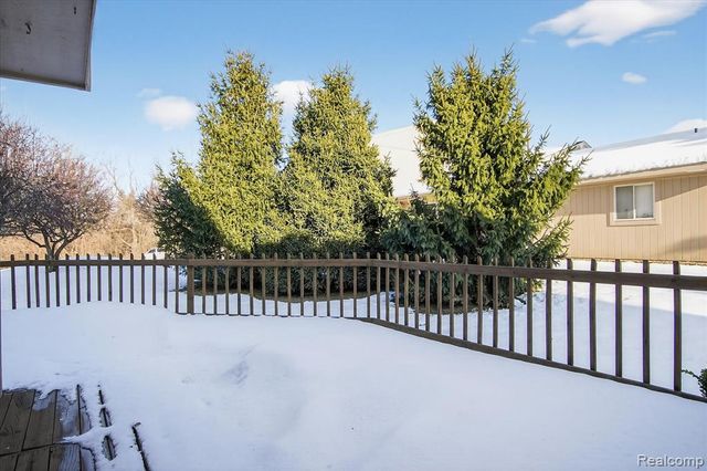 4364 S Meadow Drive, Waterford, MI 48329