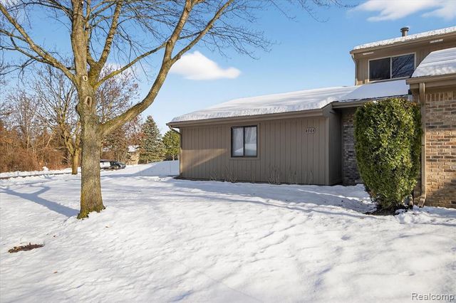 4364 S Meadow Drive, Waterford, MI 48329