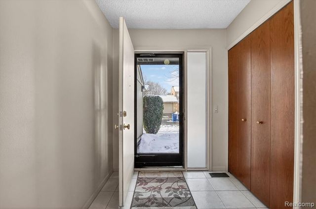 4364 S Meadow Drive, Waterford, MI 48329