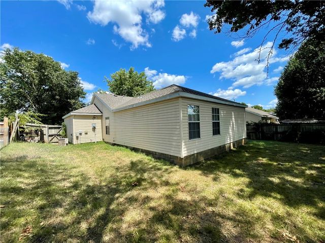 2381 Springbrook Avenue, Springdale, AR 72764