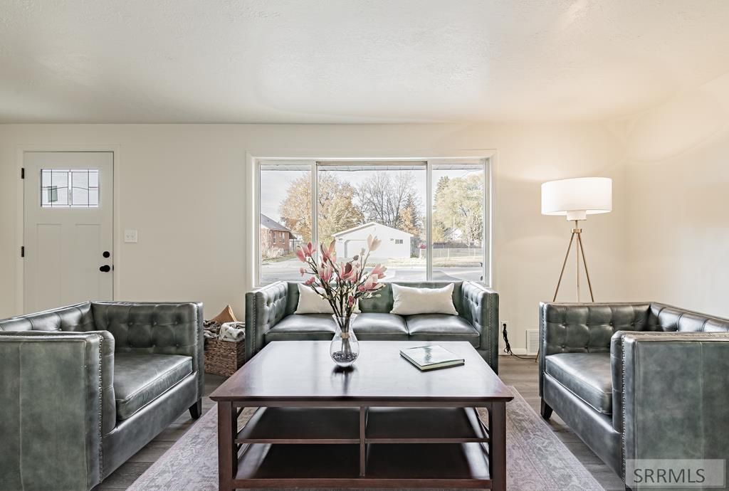 Image 1 of property listing at 215 W 15th Street, Idaho Falls, ID 83402